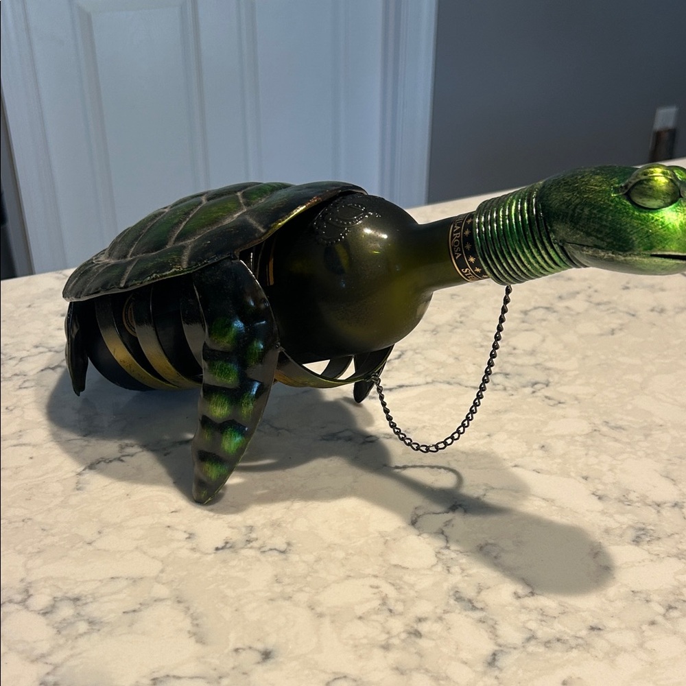 Metal turtle wine bottle holder
